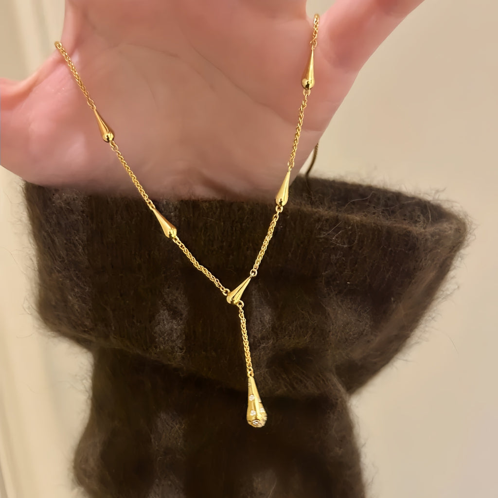 Long autumn and winter necklace