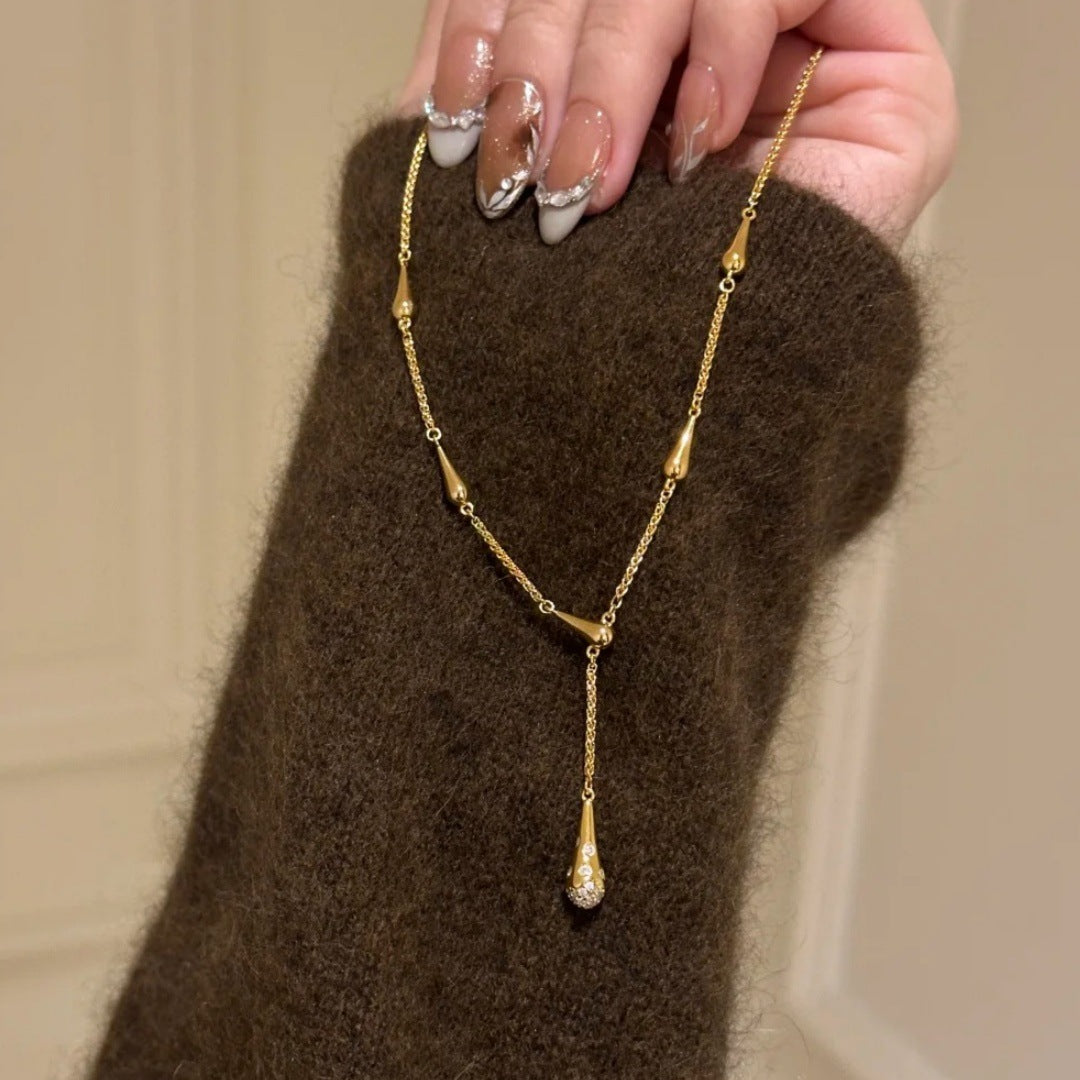 Long autumn and winter necklace