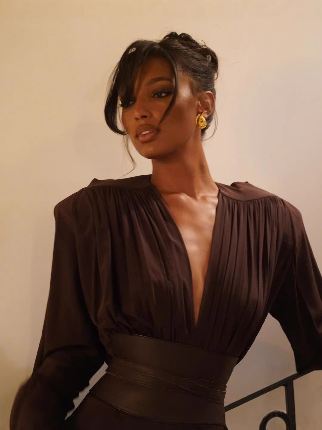 French-Style Pleated Dress with V-Neck Long Sleeves