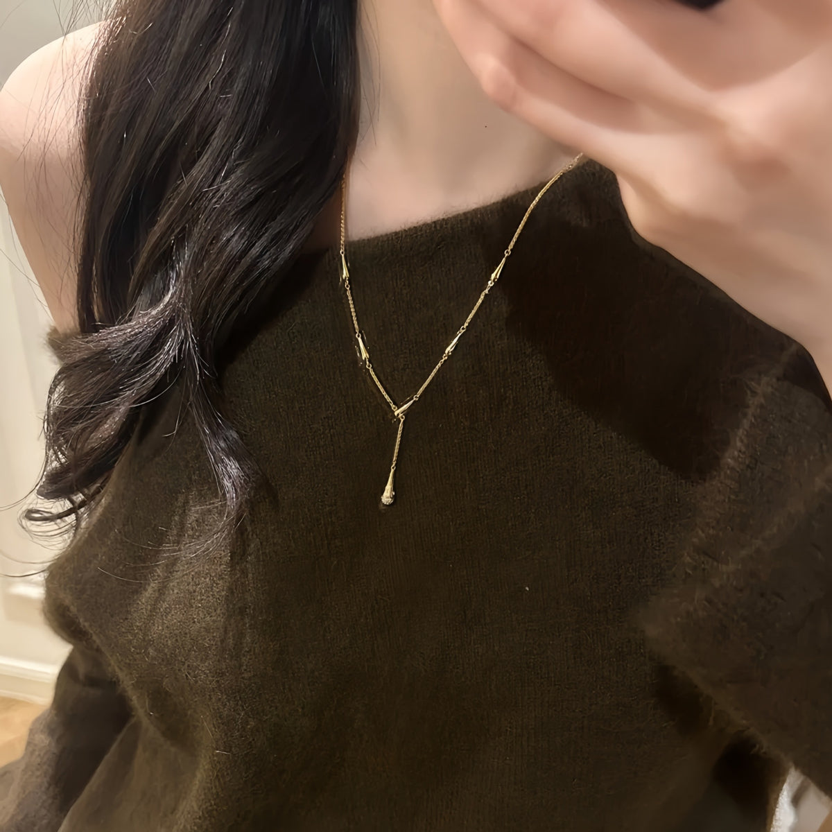 Long autumn and winter necklace