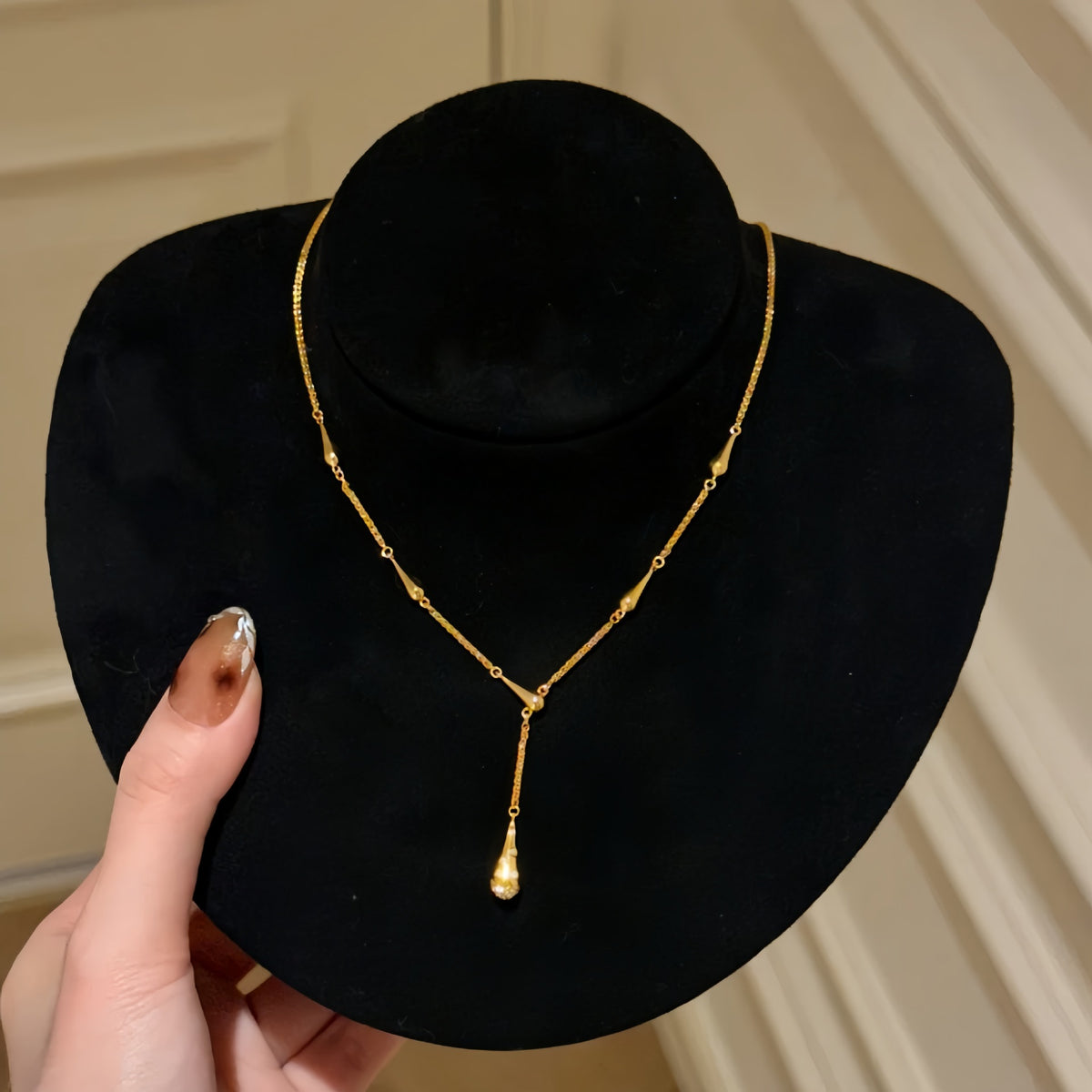Long autumn and winter necklace